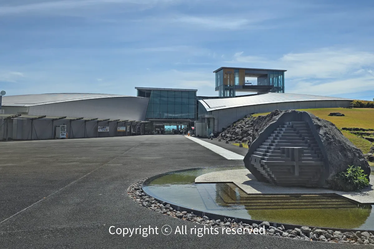 kyushu-olle_shimabara_gamadas-dome_monument-fountain-exterior